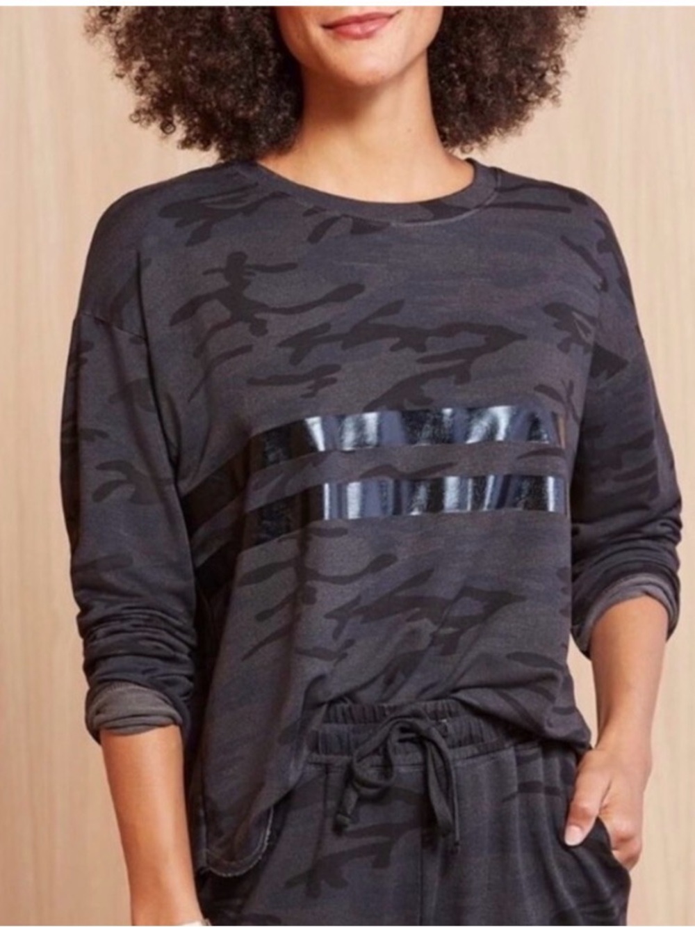 SUNDRY for Evereve Camo
Black Stripe Trapeze
Sweatshirt & jogger pants small